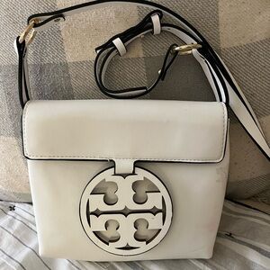 White Tory Burch Crossbody like New 1 scratch